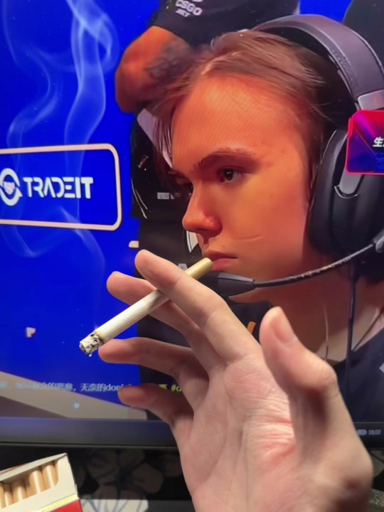 统治LEC！G2官博整活：起床！看看这是谁呀！又双叒叕进决赛啦~