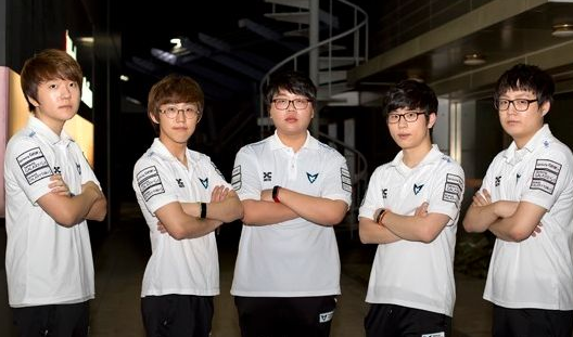 Zont1x ： “对我们来说，与更强的队伍比赛更容易，因为我们习惯于比别人更有策略性”