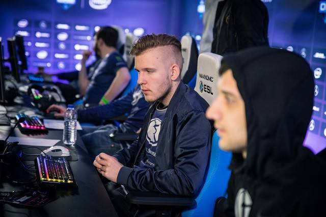 [独家] Device谈对Vitality的失利：“我们今天有机会，但我们就是没做到”