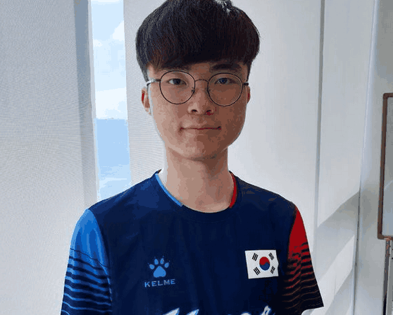 没有人！下路小组 + VicLa 加里奥的各种离谱操作 BNK FEARX 输给了 Dplus KIA 并遭遇三连败