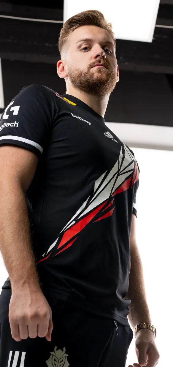 BLG战胜FPX后，成为首个锁定2024LPL春季赛季后赛名额的队伍