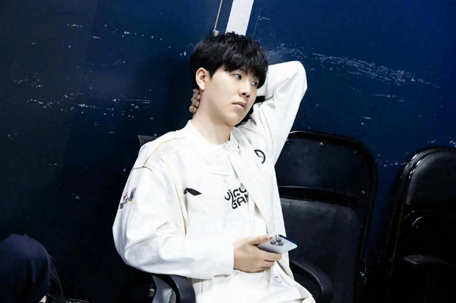 枪压制！VIT的强力枪压制击败了 DRX 赢得了第一场比赛！VIT 1-0 DRX