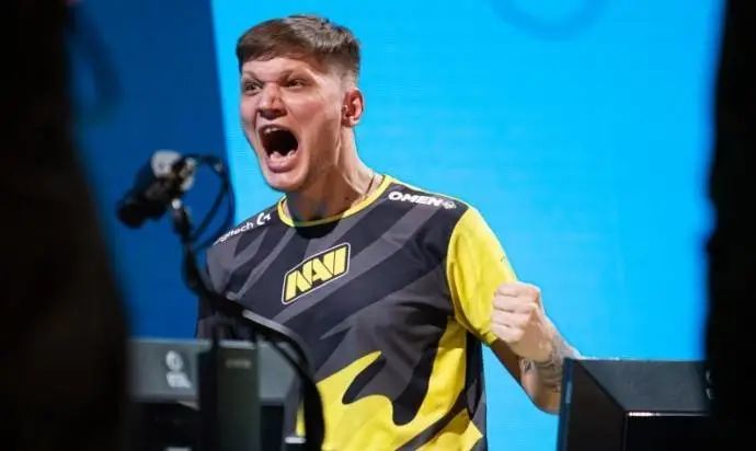 TES世界赛出征照：369笑嘻了~